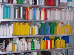 塑料瓶在日用百货销售中的角色——以广东省中山市艺鑫日用品厂为例